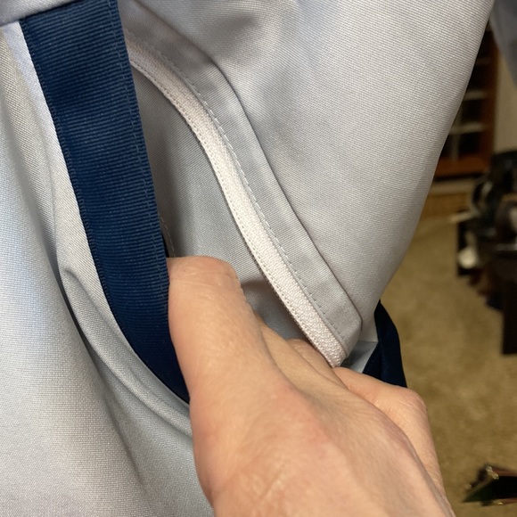 Adidas puffer jacket EUC - Picture 7 of 7